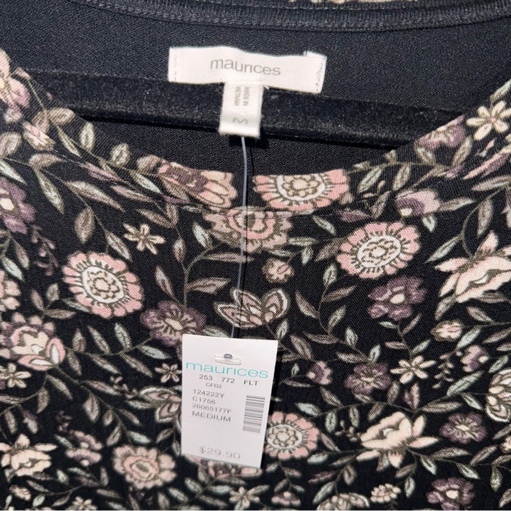 Maurice’s Medium Floral Flutter Sleeve Blouse - Picture 6 of 7
